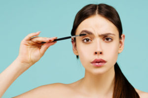 Eyebrow tinting at home