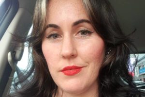 How To Apply Dreamy Retro-inspired Eyeliner Flicks